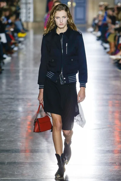 Look 38